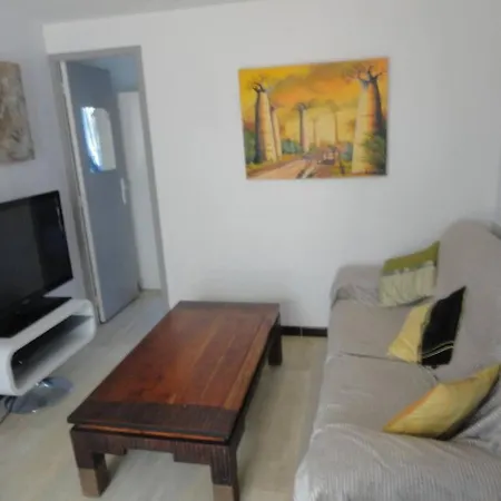 Вилла Rez De Avec Jardin Et Entree Prive